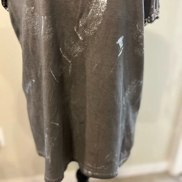 Stylish Gray Cold Shoulder Embellished Sleeve Top Size Large - Picture 3 of 12